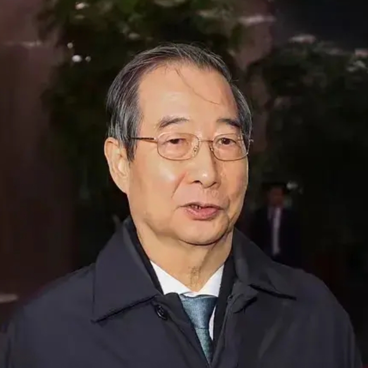 韩国代总统韩德洙惨遭停职，任期仅有13天，下台后他极有可能会做这三件事：

1、