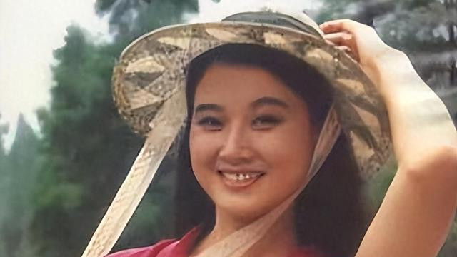 事实证明，“销声匿迹”的宋祖英，早就已经走上了另一条康庄大道