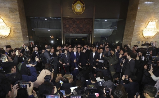 尹锡悦被迫取消了戒严令，李在明笑到了最后