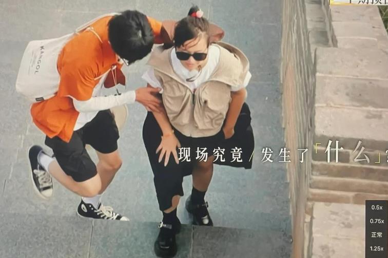 说句公道话，李行亮问题也大。
 
明知道老婆胖，穿裙子，还抱，我要是麦麦，我尴尬