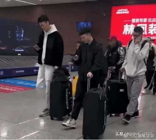 辽宁男篮窗口期三个新消息！涉及到张镇麟
第一：
辽篮窗口期动态频频，球迷们可是过