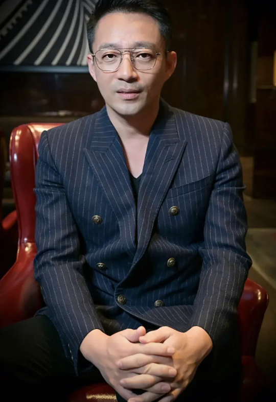 汪仍然拿大S没辙，大S就是不让两个小孩回北京团圆，要想见面要想团圆，就得砸钱，而