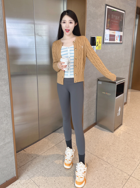 #见男友穿搭  #极简穿搭 #开春搭配
