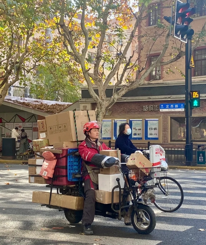 太离谱了，快递停运居然变卦！

之前大家都说22号快递要停运，拼多多上好多店铺也