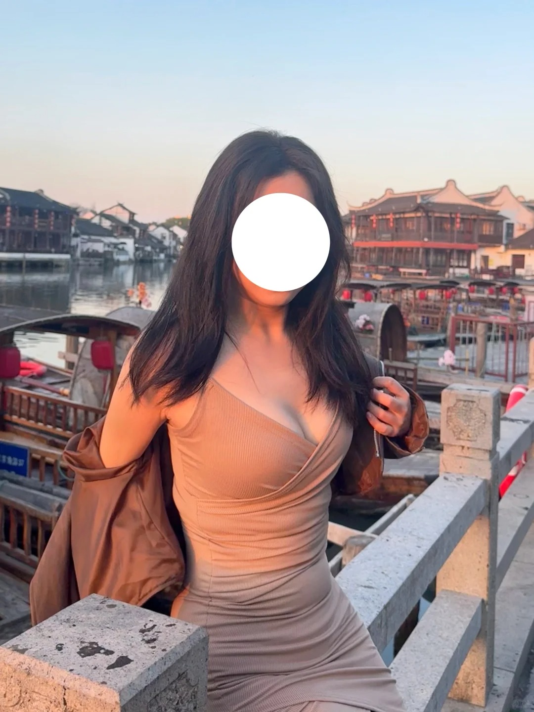 不敢发pyq系列……
一想到发朋友圈还要屏蔽七大姑八大姨领导同事就直接懒得发了，