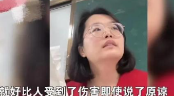 这个老师火了！山东济南，一个小女孩被同学嘲笑穿衣服太俗气，于是她就跟老师诉苦！可