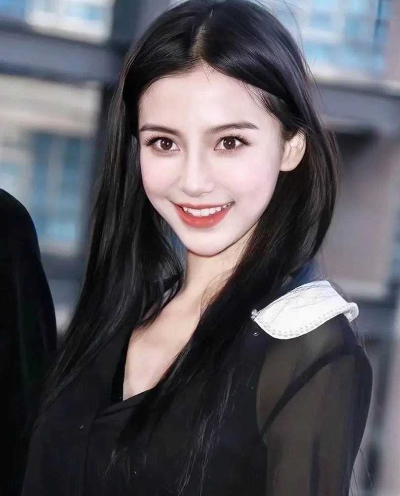 日本媒体选出的中国十大最美女明星
第十名：赵露思
第九名：古力娜扎
第八名：毛晓