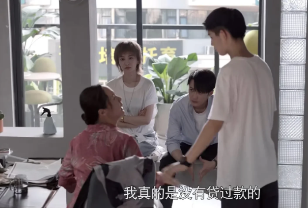 一阿姨突然得知自己被贷款了20万，吓得晕了过去，她醒来后坚持说自己没有贷款，可她