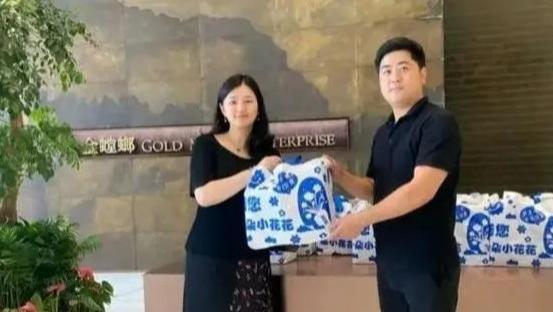 大快人心！清华哥拉局长下马，陷害他的美女处长多张私照曝光