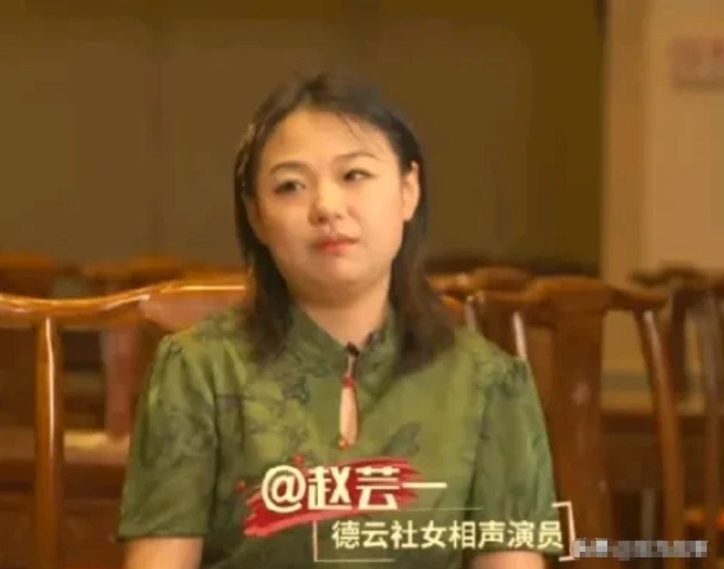 赵芸一被问及在德云社是否需要交学费？
赵芸一笑着回答：“学费自然是没有的，不过网