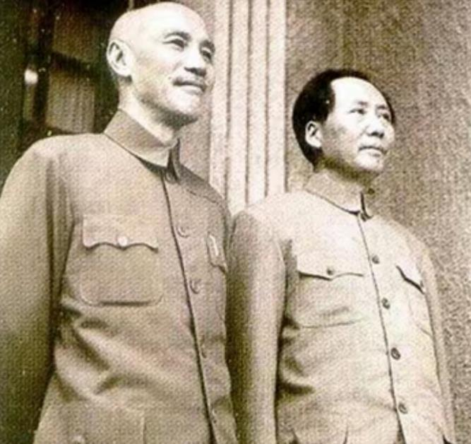 1945年，重庆谈判期间，一个不嫌事大的记者，当众向毛主席提了一个尖锐的问题：“