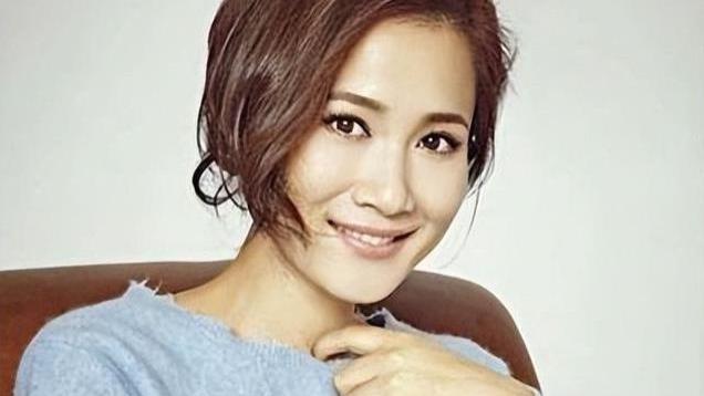 演员潘雨辰：与侯勇离婚后，和女儿相依为命，46岁不愿碰触婚姻