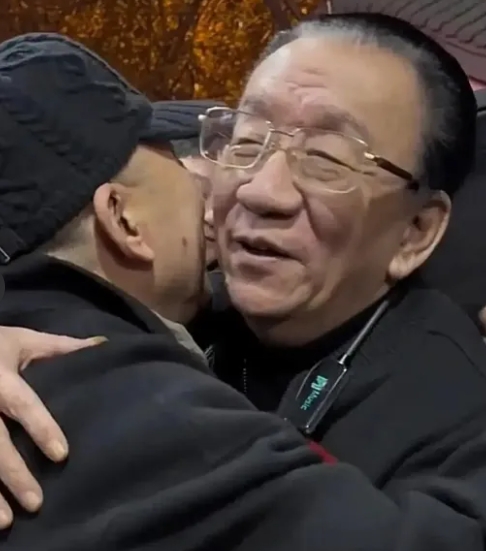 你想问的应该是侯耀华“清门”与郭德纲的关系。相关情况如下：
 
事件缘由
 
侯