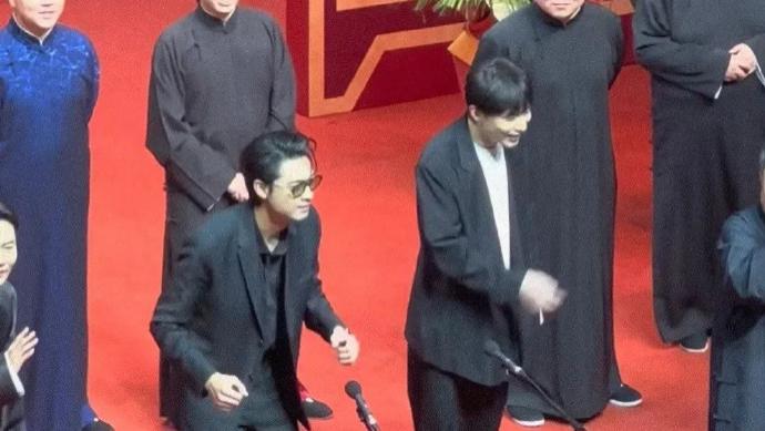 秦霄贤丨砸挂≠澄清，世界这么爱男怎么不爱爱我呢？？