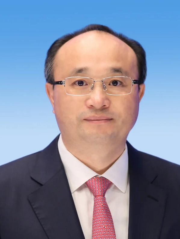 当他从县委书记职务转为正处级干部，当他的搭档被查之后，当大家都知道他要被抓了之后