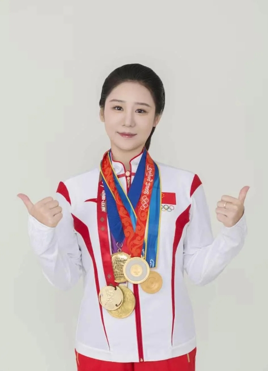 她是最矮的奥运冠军，曾被誉为平衡木小公主