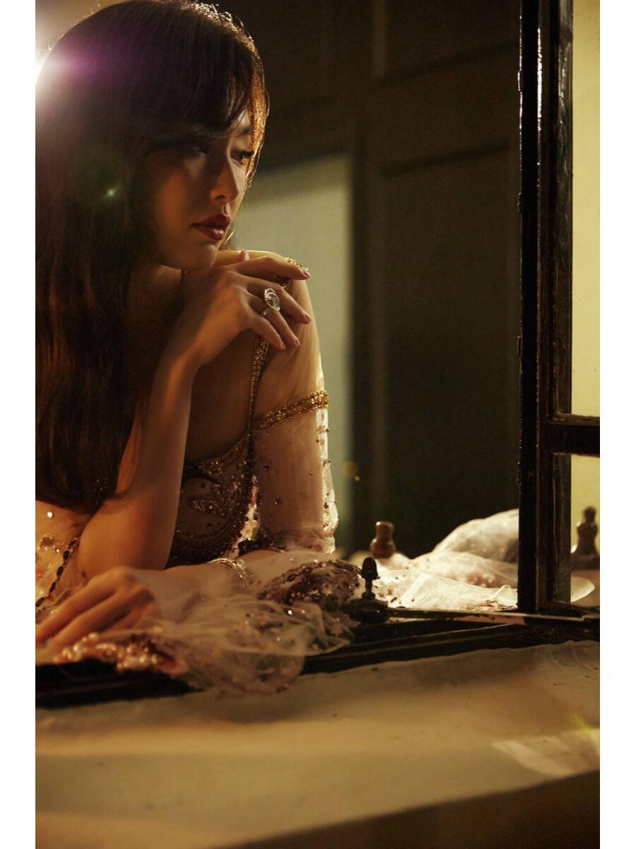 唐嫣鎏金纱裙惊艳亮相