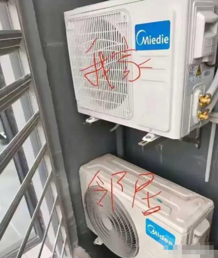 到底谁买错了！哈哈哈哈 [大笑][大笑][大笑][大笑][大笑]