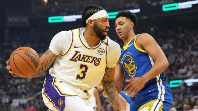 詹姆斯31分！NBA绝杀：湖人队115-113险胜勇士队！库里38分难救主