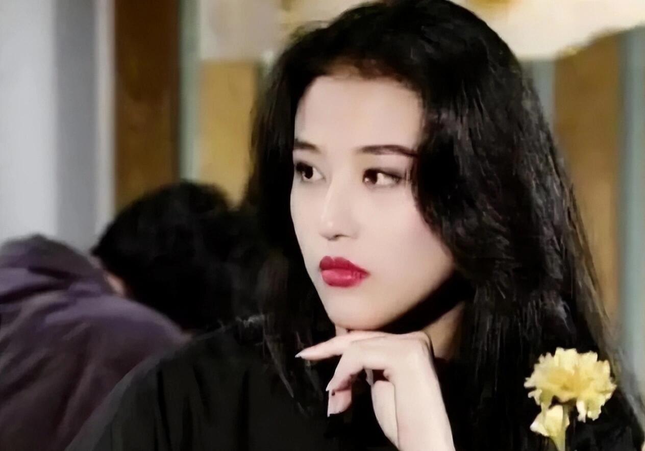 周海媚离世：一位独立自由女性的传奇人生