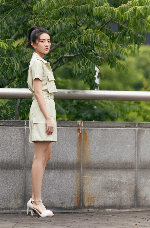 梁洁，166cm，亭亭玉立  。