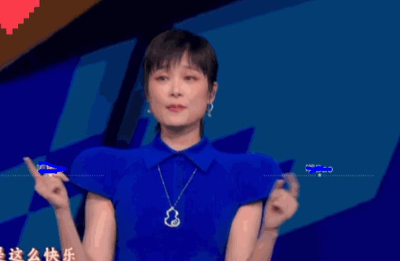 李宇春到底啥背景，代表作品一个没有，每次晚会却都站C位？