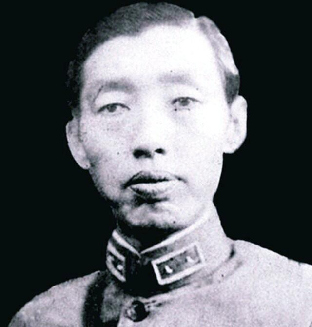 1940年12月1日，石友三带着一个连的骑兵来到新八军军部，高树勋将他迎到会客厅