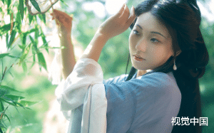 助他登基后，他赐我落子汤、虐杀我全家，此后他加倍疼爱我妄图弥补愧疚，他不知道的是我爱的人一直是我的竹