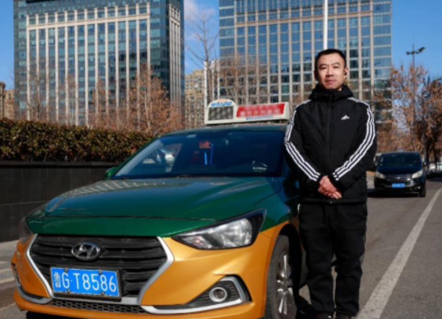 看哭了！1月8日，山东，乘客身体严重不适，抱着试试看的心态问出租司机：能不能闯红