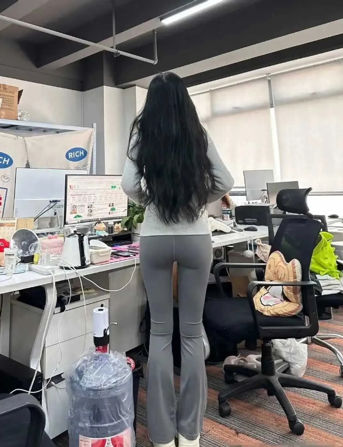 送农夫山泉的女生，扛了一桶水上五楼，你觉得怎么样
