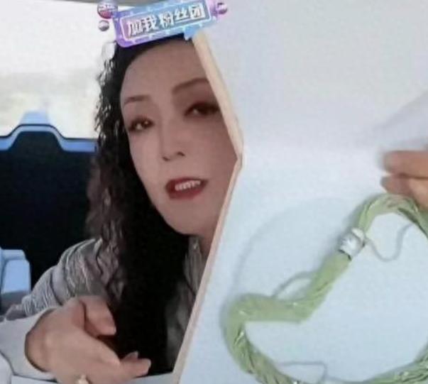 自己把自己大富大贵的日子作没了，这辈子她都会活在嫉妒马筱梅的生活里。
 
以前对