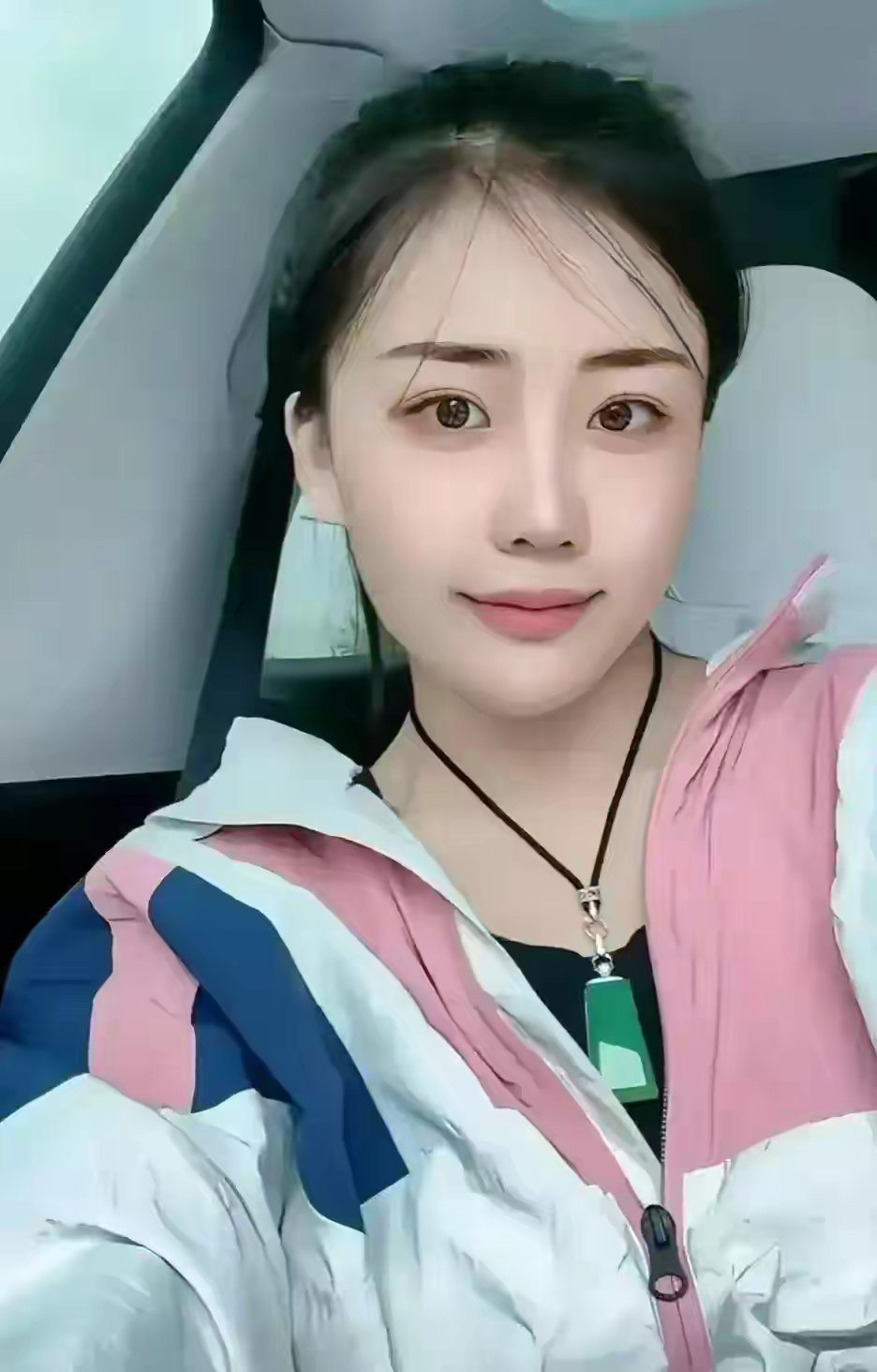 和男友交往了三个月，今天中午我弟弟结婚。我希望他能参加，我打算送一个6666元的