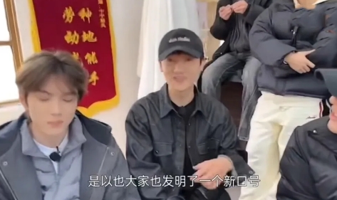 在备受关注的11月27日，《种地吧》第三季的首场直播顺利拉开帷幕，

却意外传出