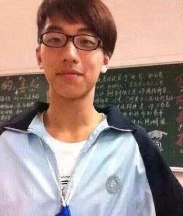 许魏洲的心酸经历