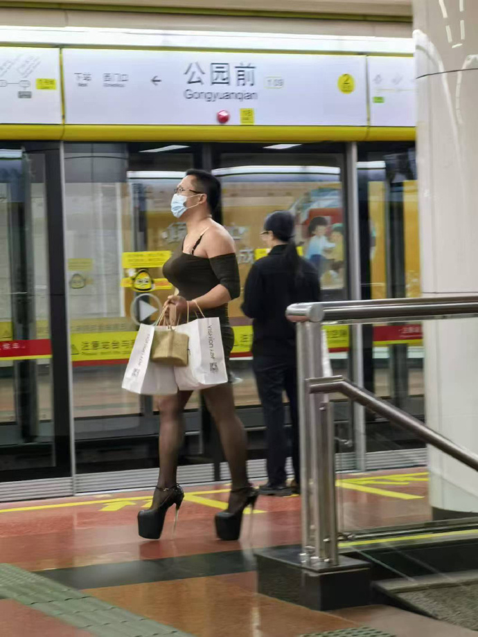 广州地铁又出妖？😂 ​​​