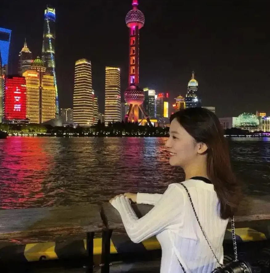 女儿在上海拿高薪，我却焦虑到失眠

我女儿在上海一家大厂工作，都六年了，年薪60
