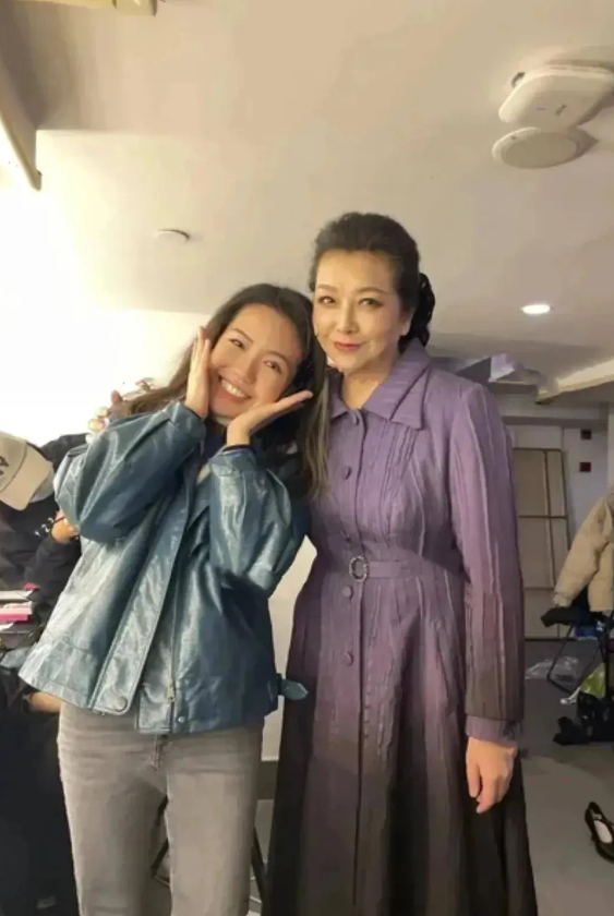 江珊前几年接受采访，说了一段令她口碑跌至谷底的话：她在美国过得特别舒服，就是在那