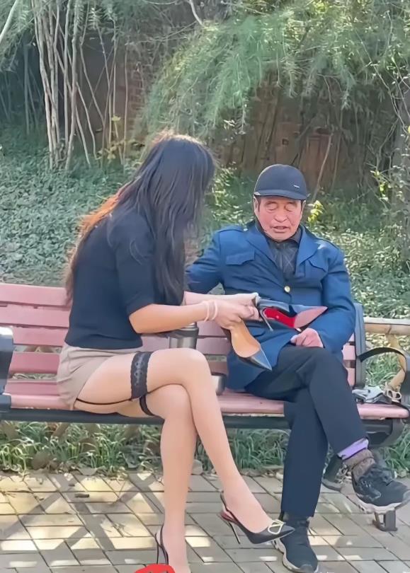 向大爷推销高跟鞋？这生意能成吗？