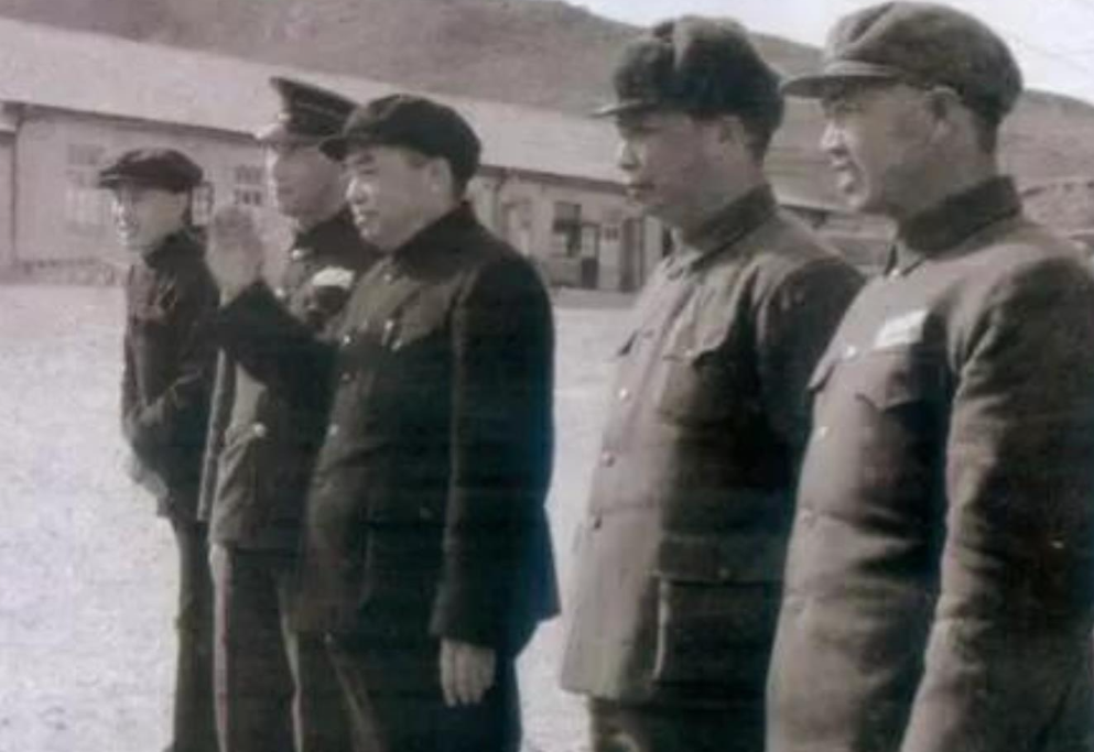 1959年，副总长张爱萍上将从江西开会归来，接到通知：“三总部和各军兵种会议由你