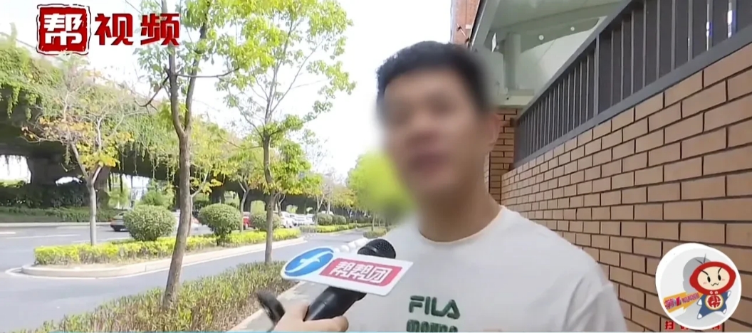 福建福州，一男子不慎追尾了一辆SUV，由于自己没买商业险，无奈只能自己赔偿修理费