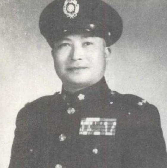 1947年4月，蒋军十三军的一个师在红石镇覆灭，军长石觉指责杜聿明乱指挥，杜聿明