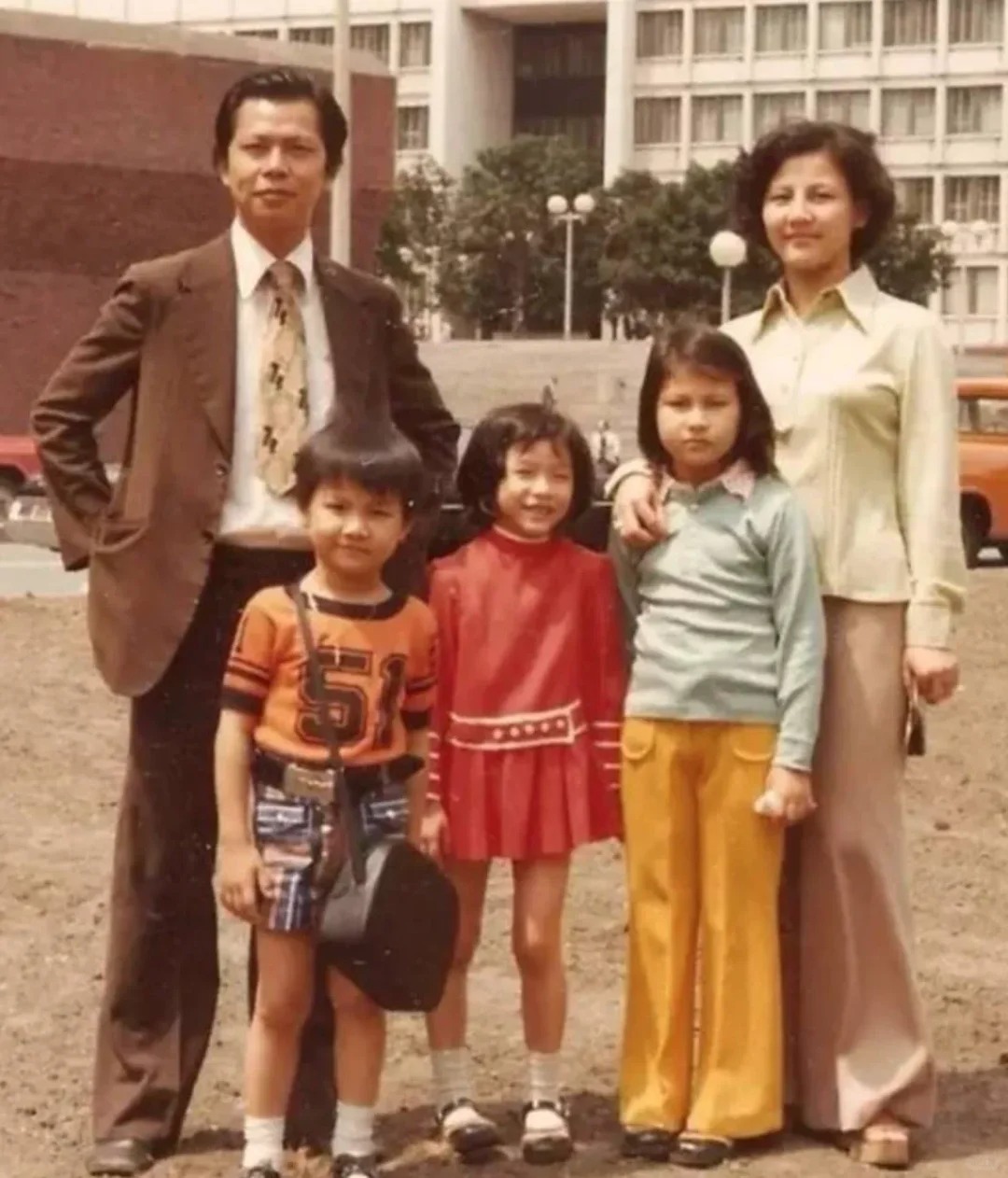 陈慧珊（Flora Chan），1968年出生于香港。1976年，随同家人移民美