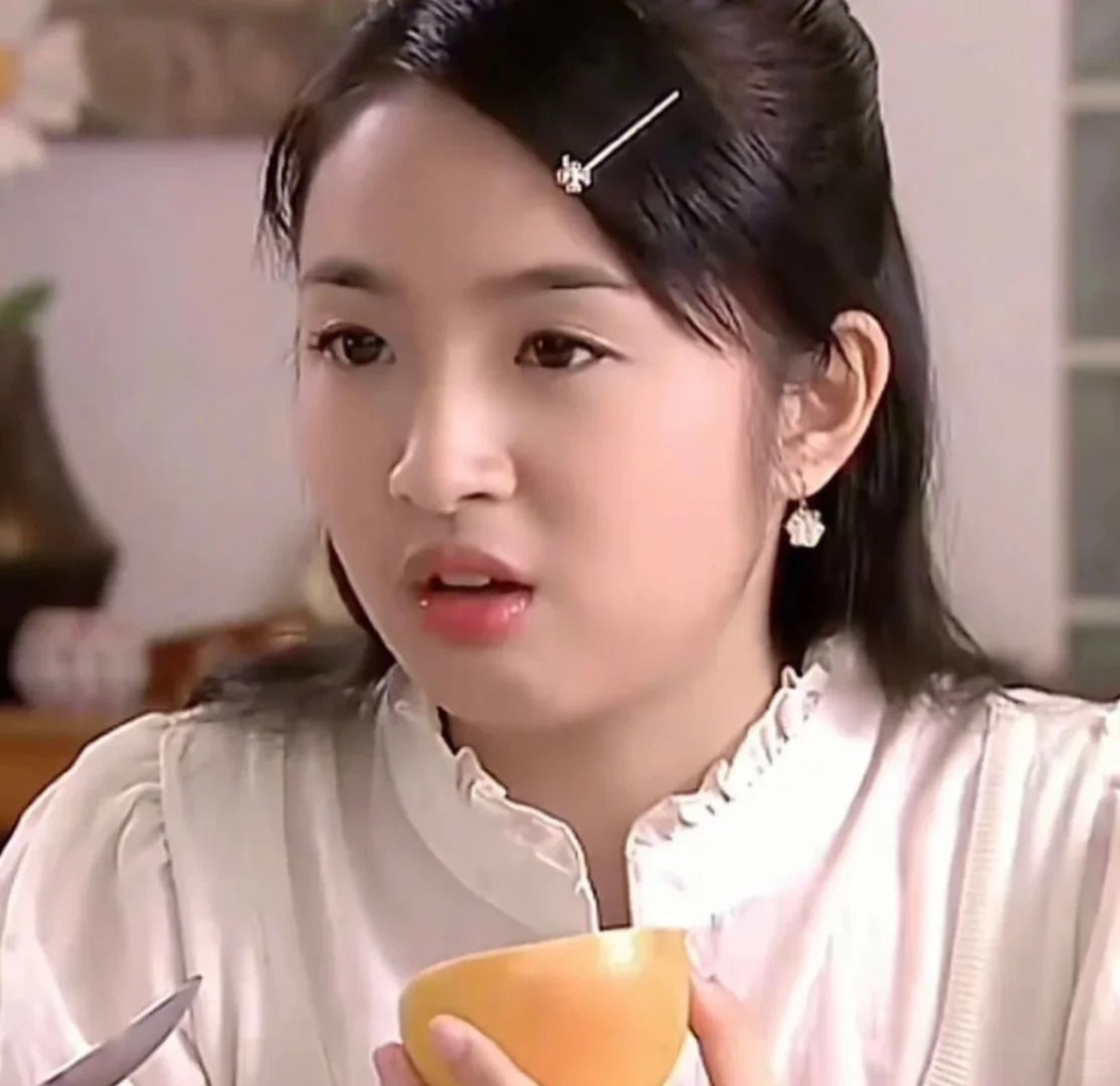 以前超不喜欢湘琴，觉得她又笨又蠢还爱坏事，后来慢慢的才理解了她的好，能有一腔孤勇