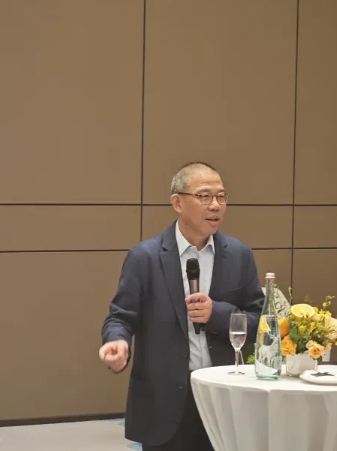 钟睒睒今天的三句话确实说出了自己的真实感受啊！

1、“爱国招牌滥用太伤人，我一