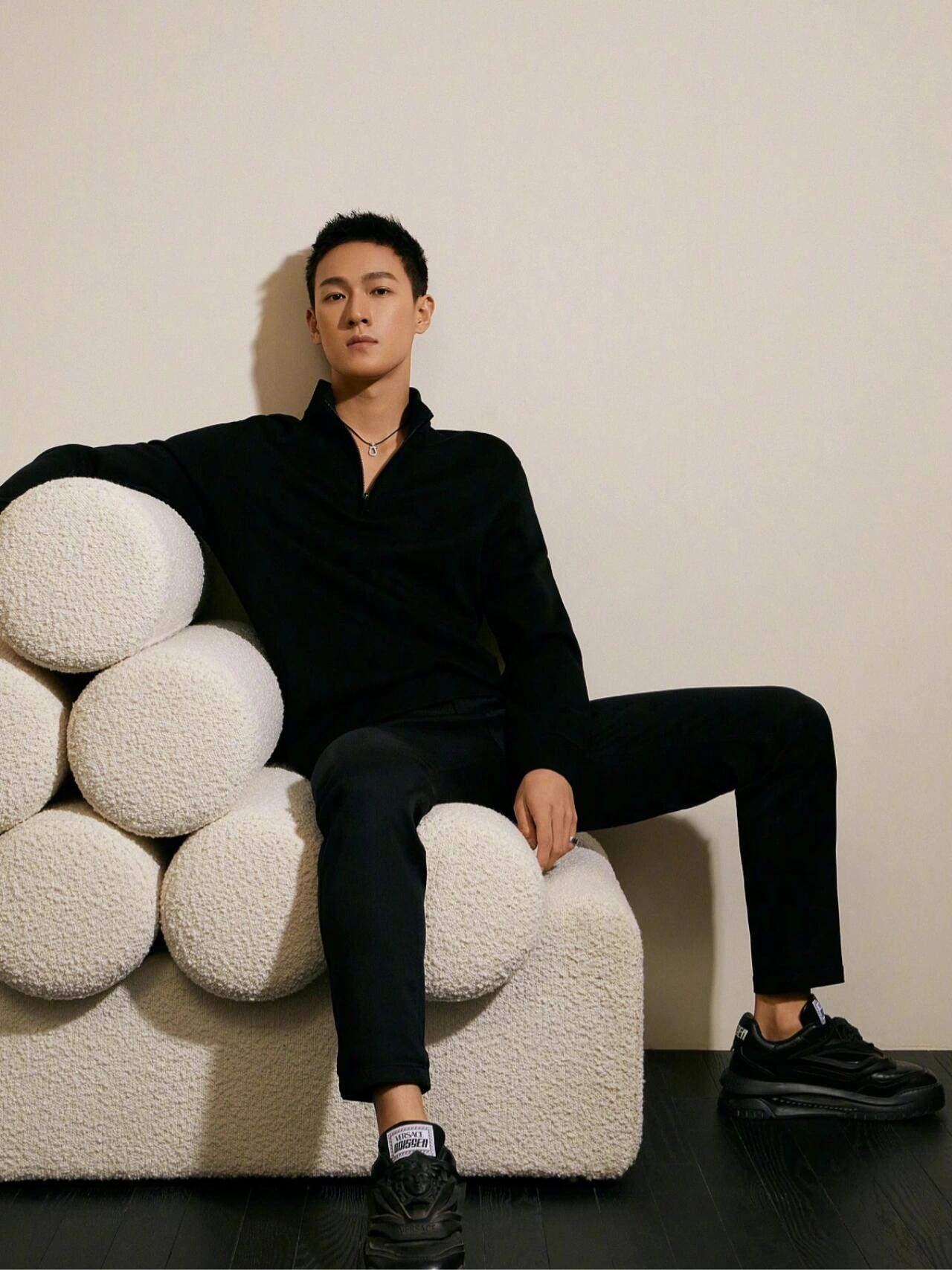 李昀锐，情深秋日大片