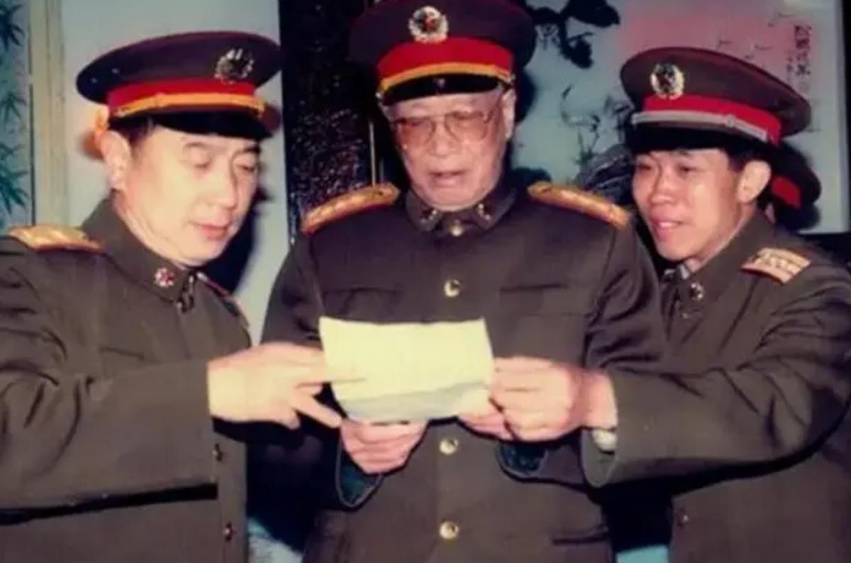 此人被免去副总长和中央委员，本想着要退居二线，把重心放在家庭上，没成想在邓公的安