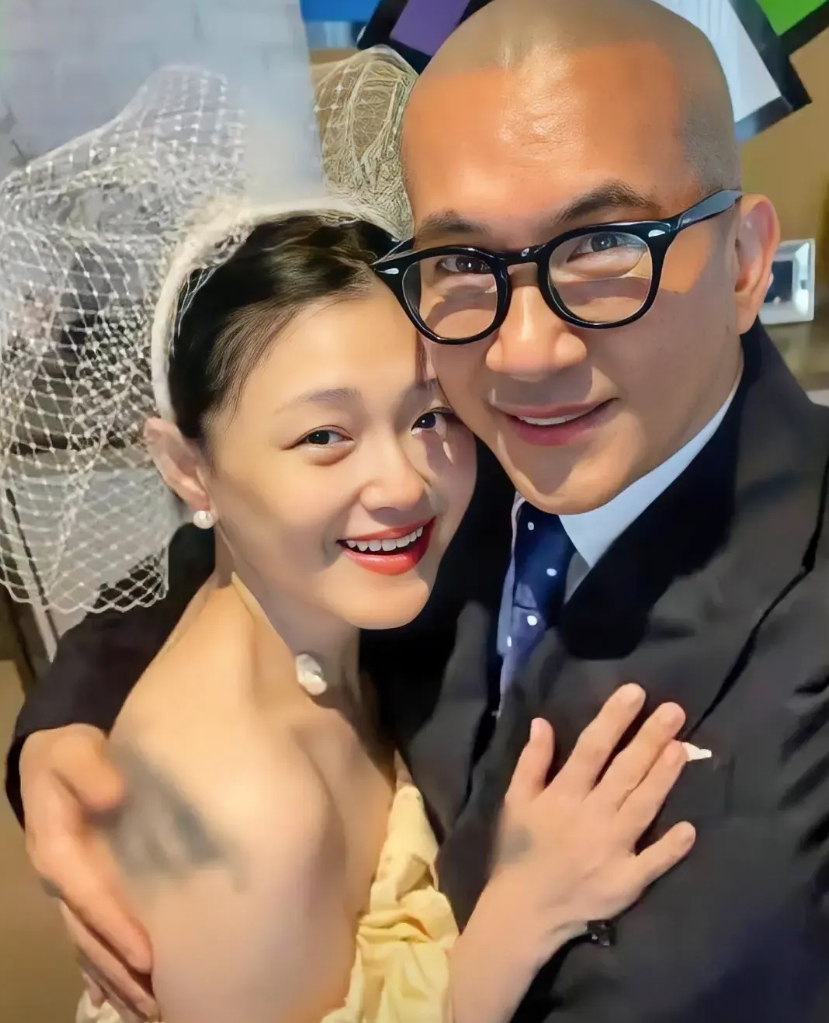 大S去世之后，具俊晔可能面临着3个选择:

1.继续选择留在台湾，毕竟台湾还有大