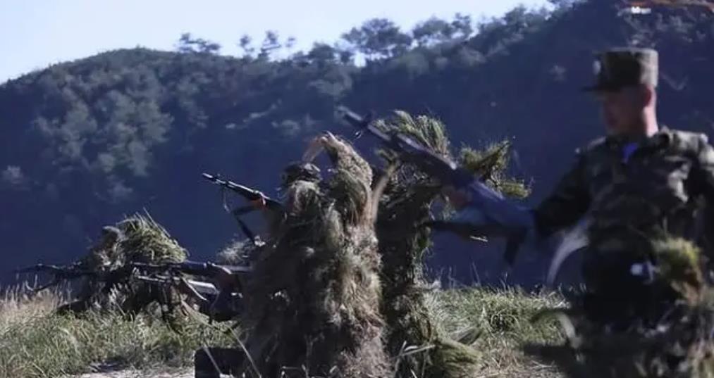 朝军杀疯了，竟转头向俄军特战部队射击？乌克兰：8名俄军死于朝军枪下
 
在俄罗斯
