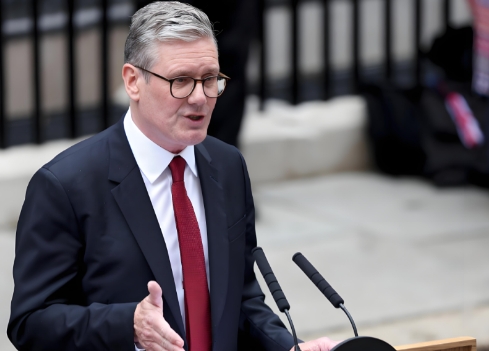 英国对俄罗斯充满了敌意。英国不仅表示将继续援助乌克兰，还许诺准备在必要时向乌克兰