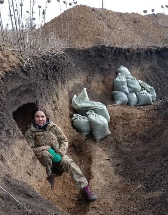 乌女兵战壕被无人机发现后身亡

                        
